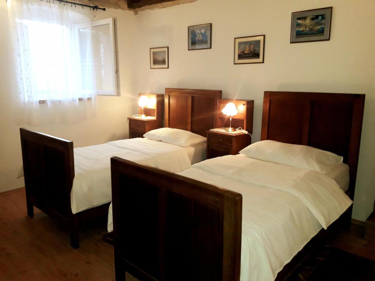 Casa Istriana Nona Pina Villa Kastelir Ngoại thất bức ảnh