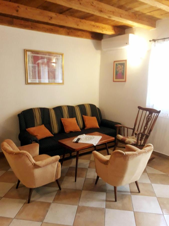 Casa Istriana Nona Pina Villa Kastelir Ngoại thất bức ảnh